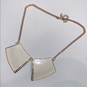 Collar necklace